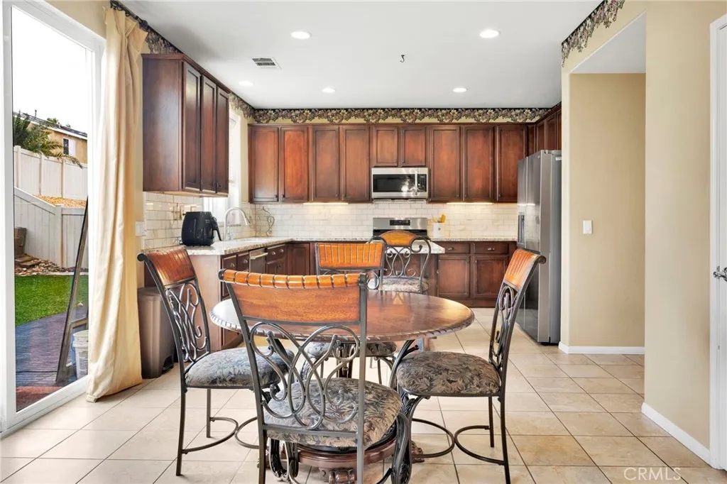 16617 Desert Lily Street, Victorville, California 92394 home-pic-17