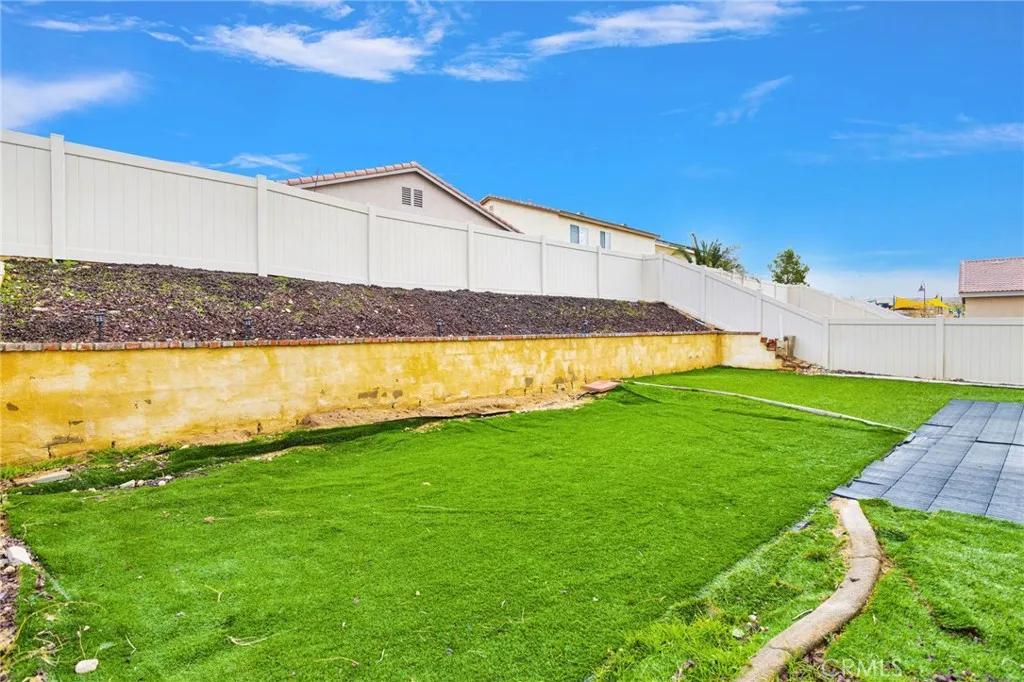 16617 Desert Lily Street, Victorville, California 92394 home-pic-41