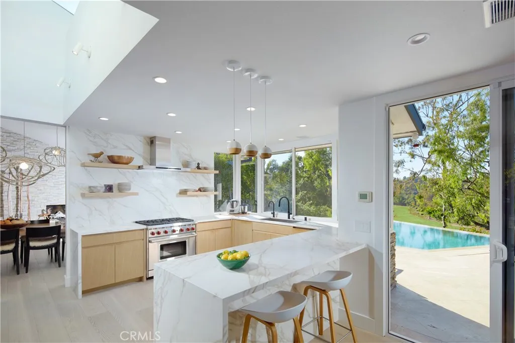 22 Cherry Hills Lane, Newport Beach, California 92660 home-pic-16
