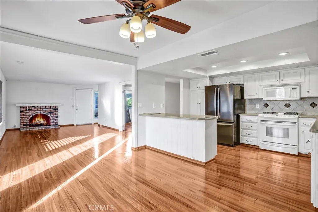 1072 N La Breda, Covina, California 91722 home-pic-9