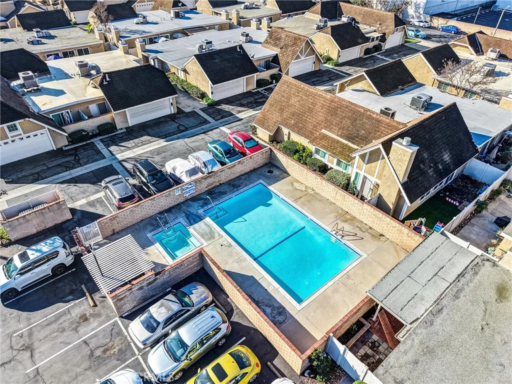 1072 N La Breda, Covina, California 91722 home-pic-34