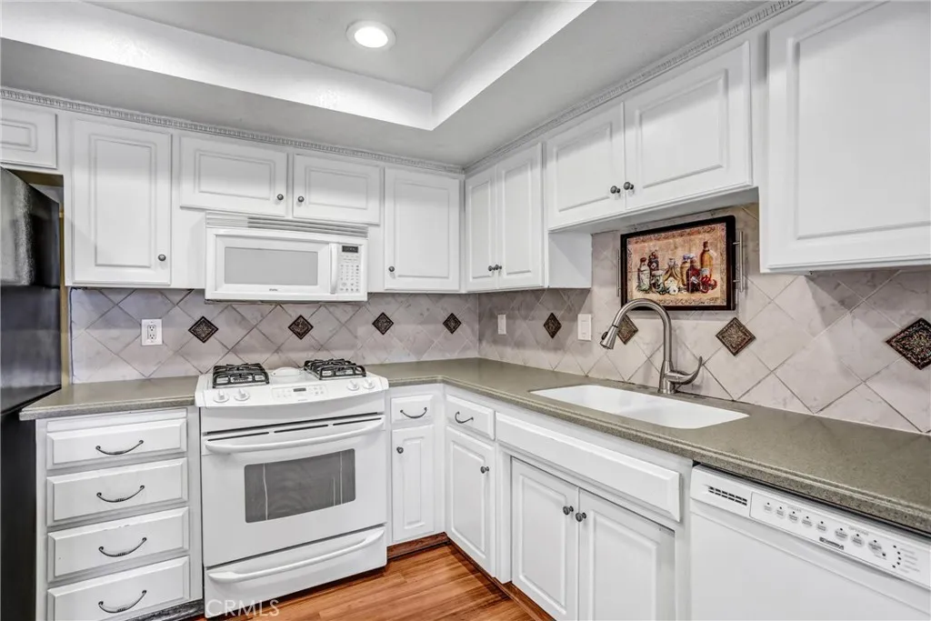1072 N La Breda, Covina, California 91722 home-pic-10