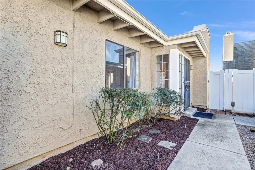 1072 N La Breda, Covina, California 91722 home-pic-3
