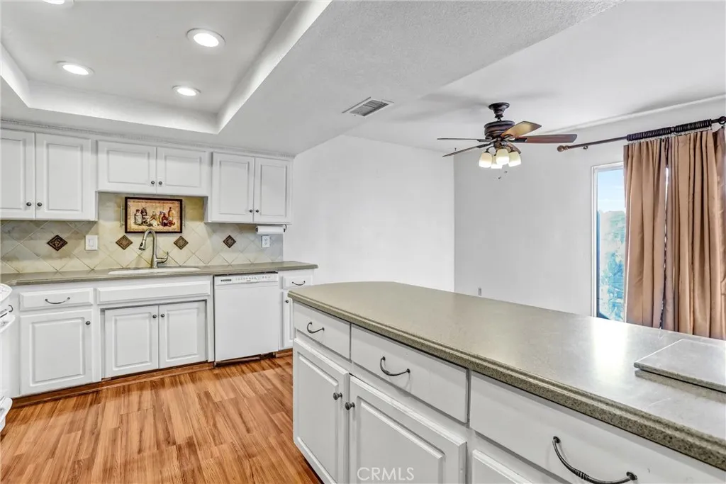 1072 N La Breda, Covina, California 91722 home-pic-12