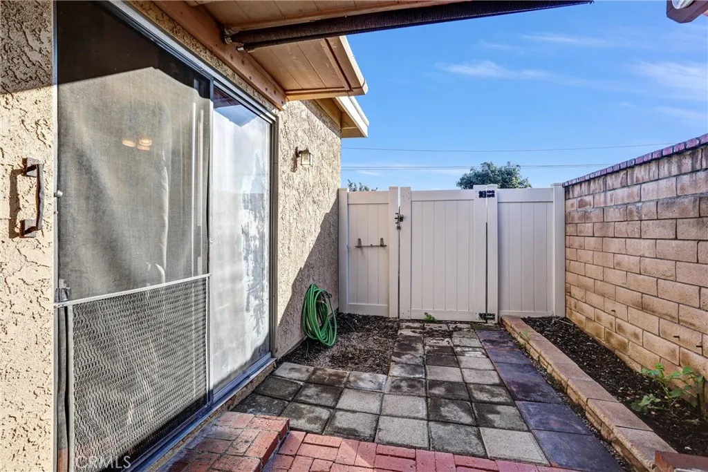 1072 N La Breda, Covina, California 91722 home-pic-25