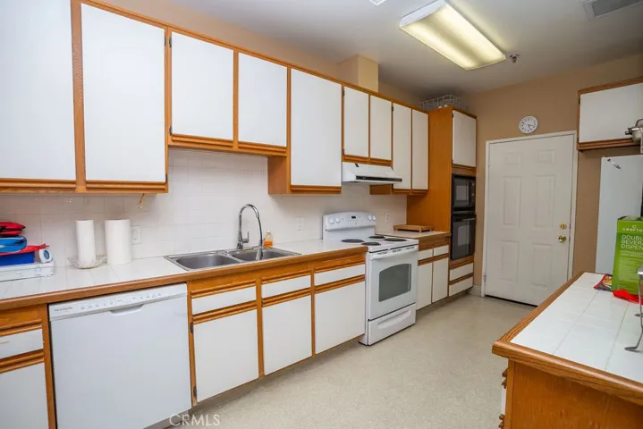 HOA kitchen