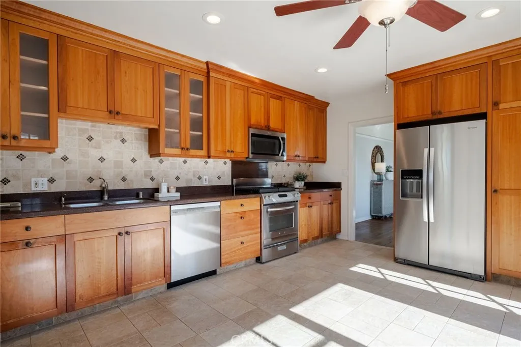 1725 S Centre Street, San Pedro, California 90731 home-pic-13