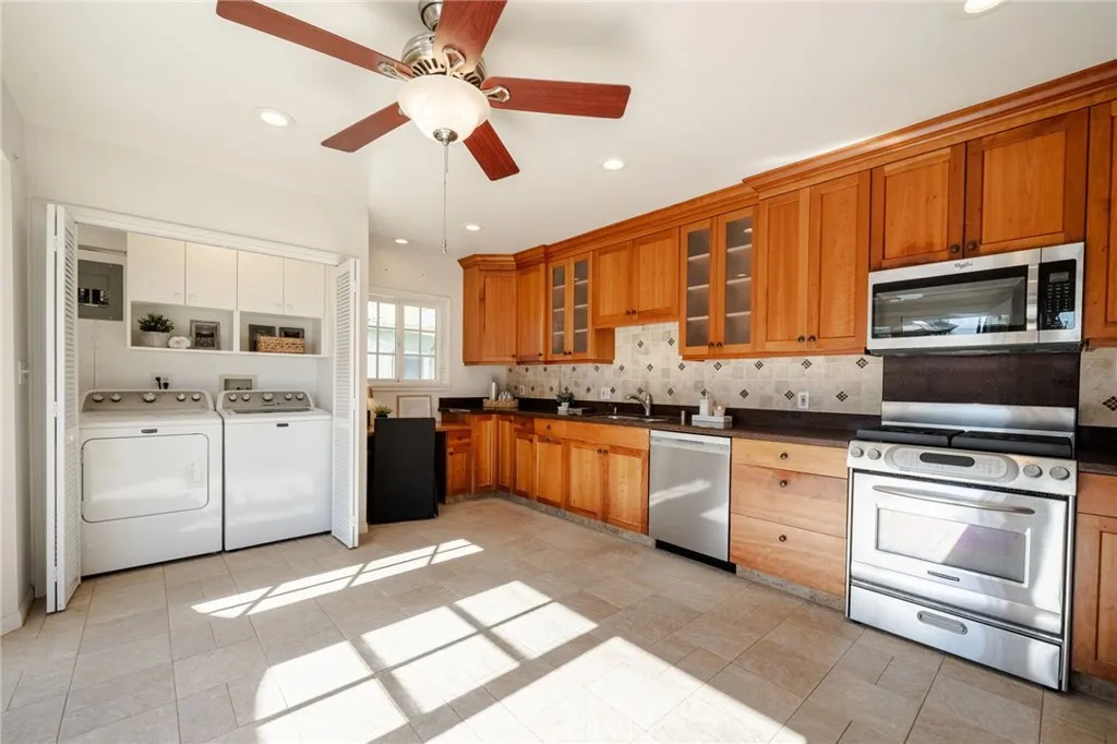 1725 S Centre Street, San Pedro, California 90731 home-pic-14