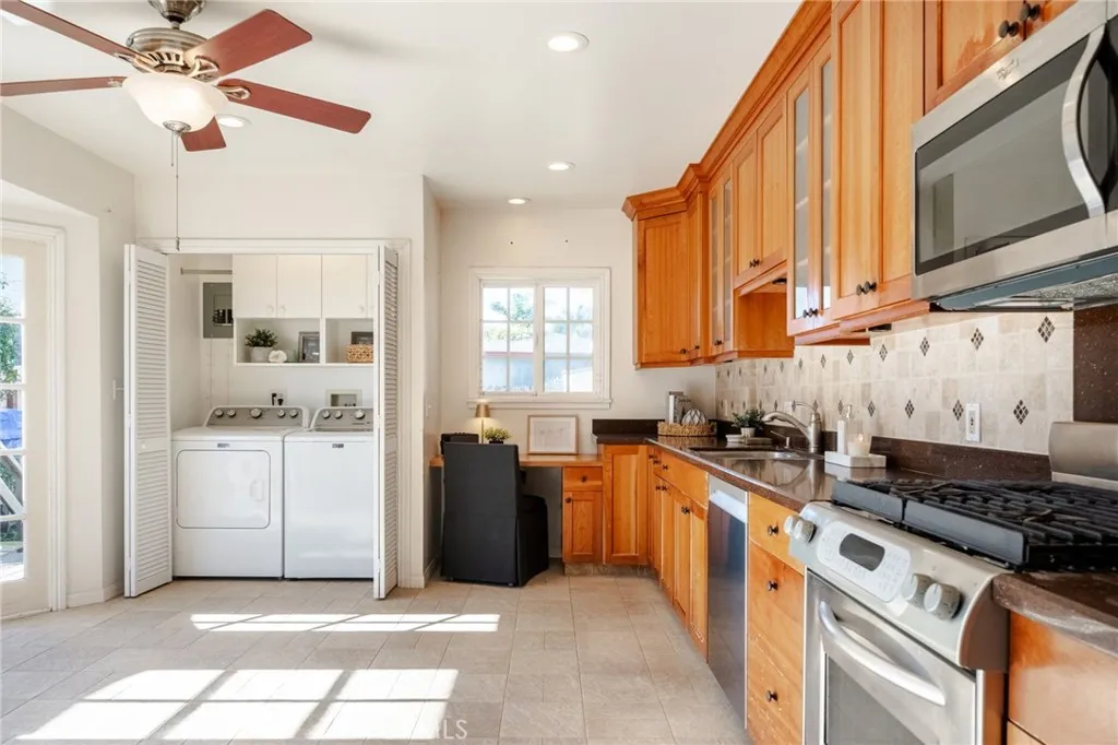 1725 S Centre Street, San Pedro, California 90731 home-pic-16
