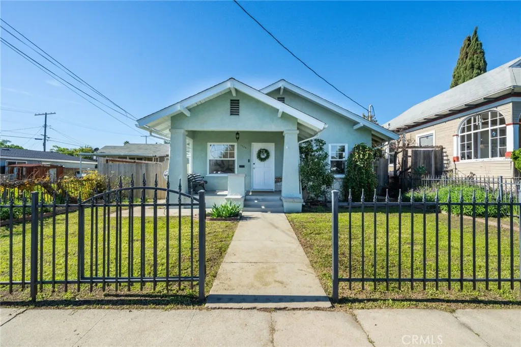 1725 S Centre Street, San Pedro, California 90731 home-pic-2