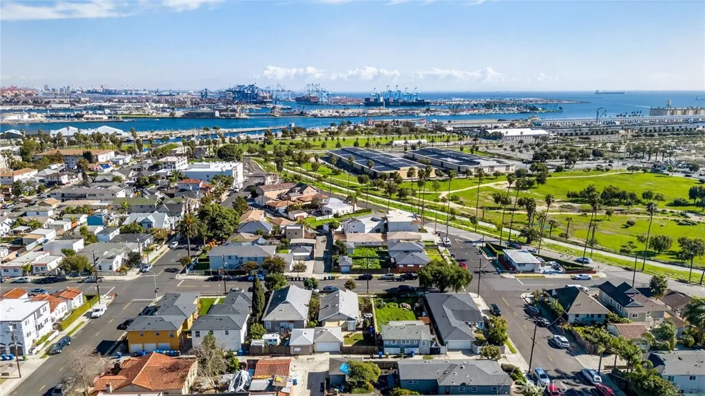 1725 S Centre Street, San Pedro, California 90731 home-pic-38