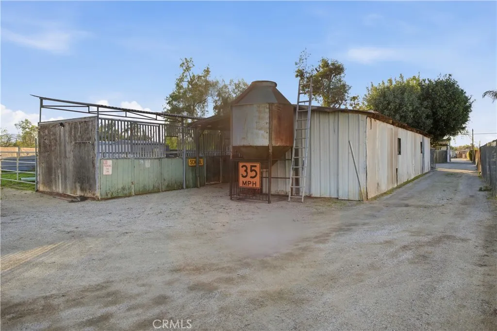 4221 Hillside Avenue, Norco, California 92860 home-pic-31