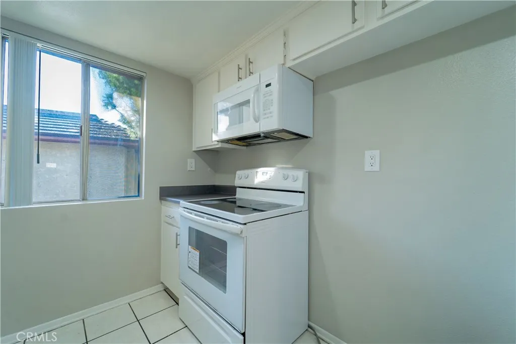 1060 S Idaho Street 42, La Habra, California 90631 home-pic-3