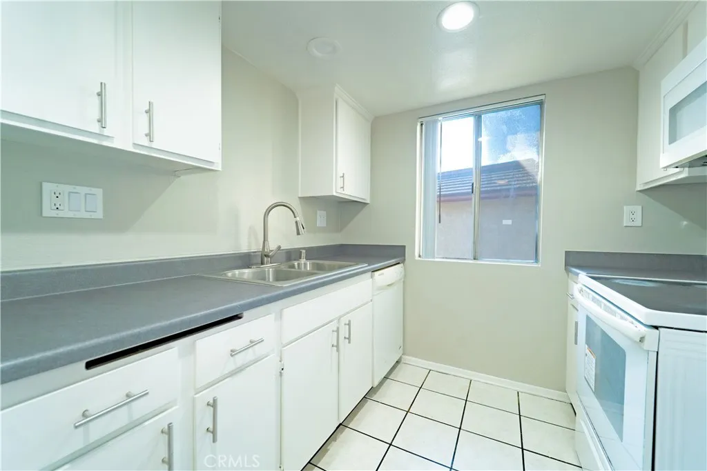 1060 S Idaho Street 42, La Habra, California 90631 home-pic-2