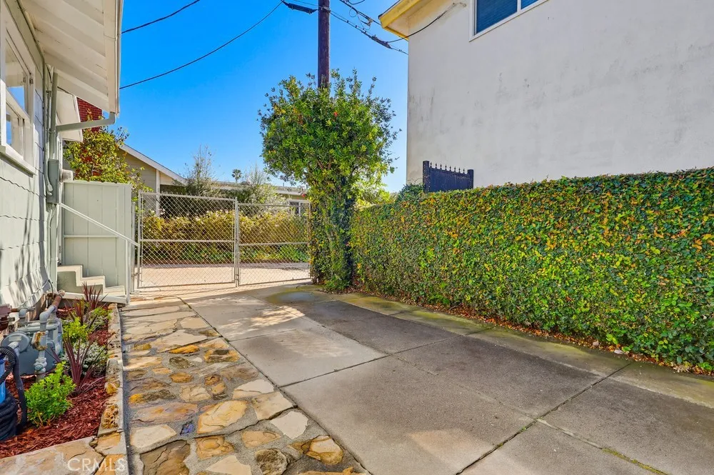 741 W 40th Street, San Pedro, California 90731 home-pic-25