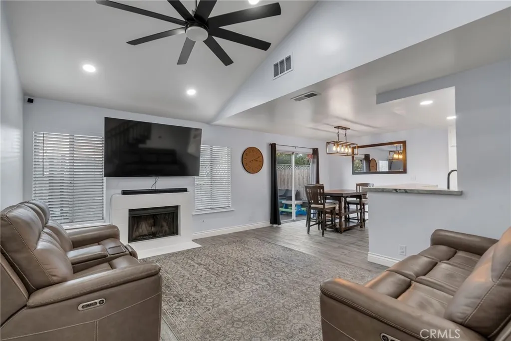 542 N Dartmouth, Anaheim, California 92801 home-pic-4