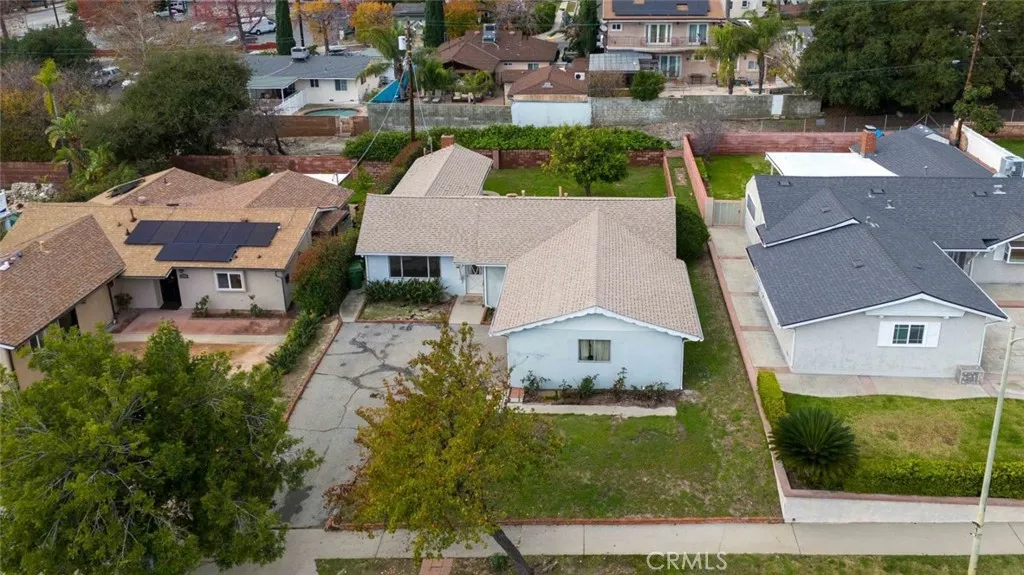9825 Tujunga Canyon Place, Tujunga, California 91042 home-pic-4