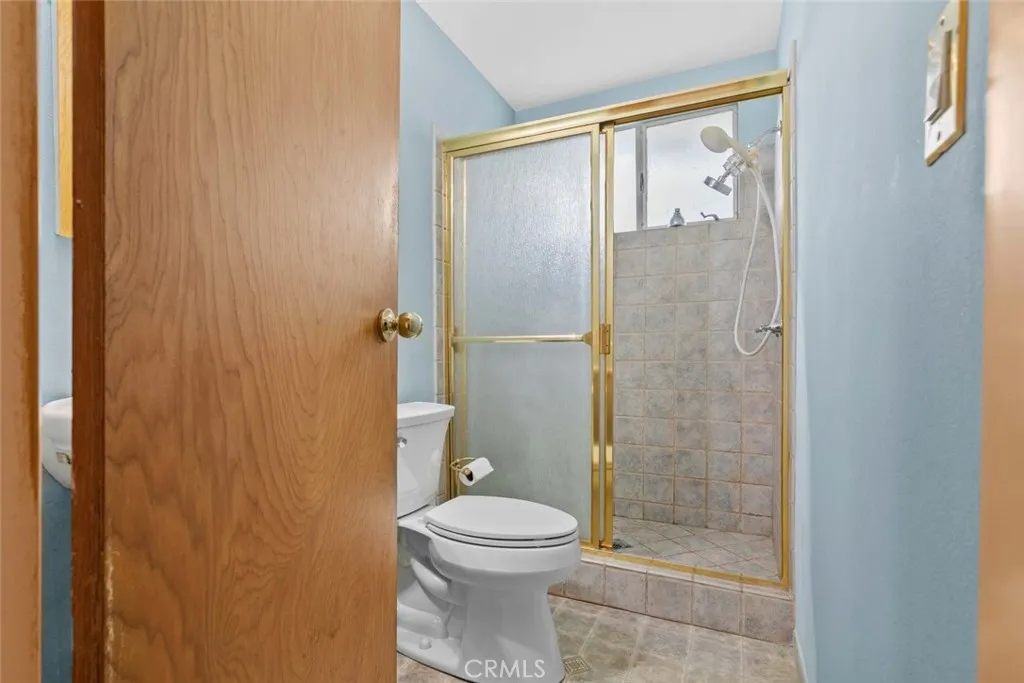 9825 Tujunga Canyon Place, Tujunga, California 91042 home-pic-28