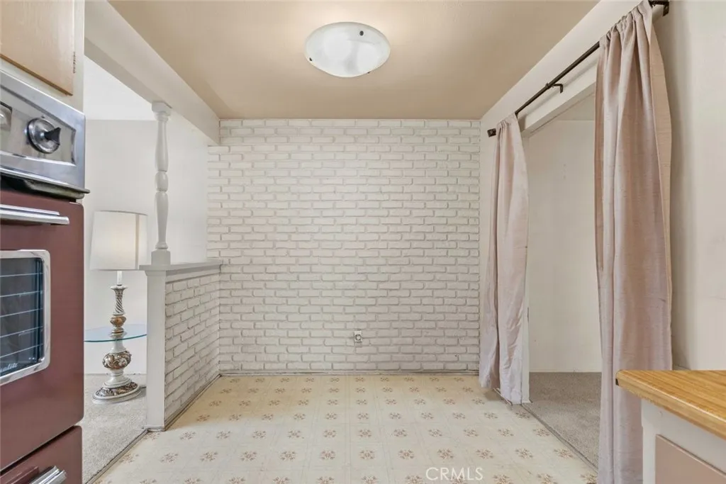 9825 Tujunga Canyon Place, Tujunga, California 91042 home-pic-17