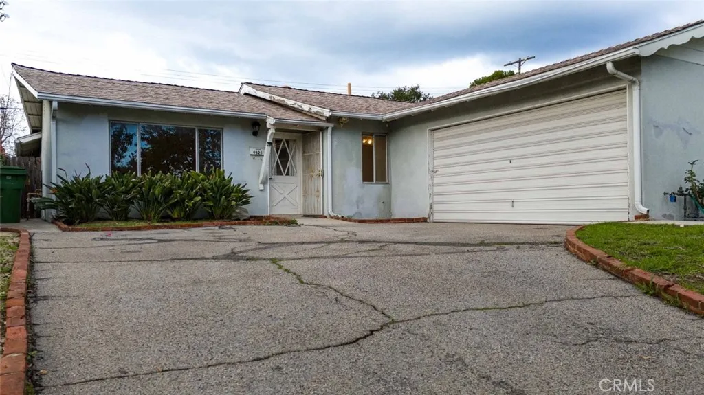 9825 Tujunga Canyon Place, Tujunga, California 91042 home-pic-3