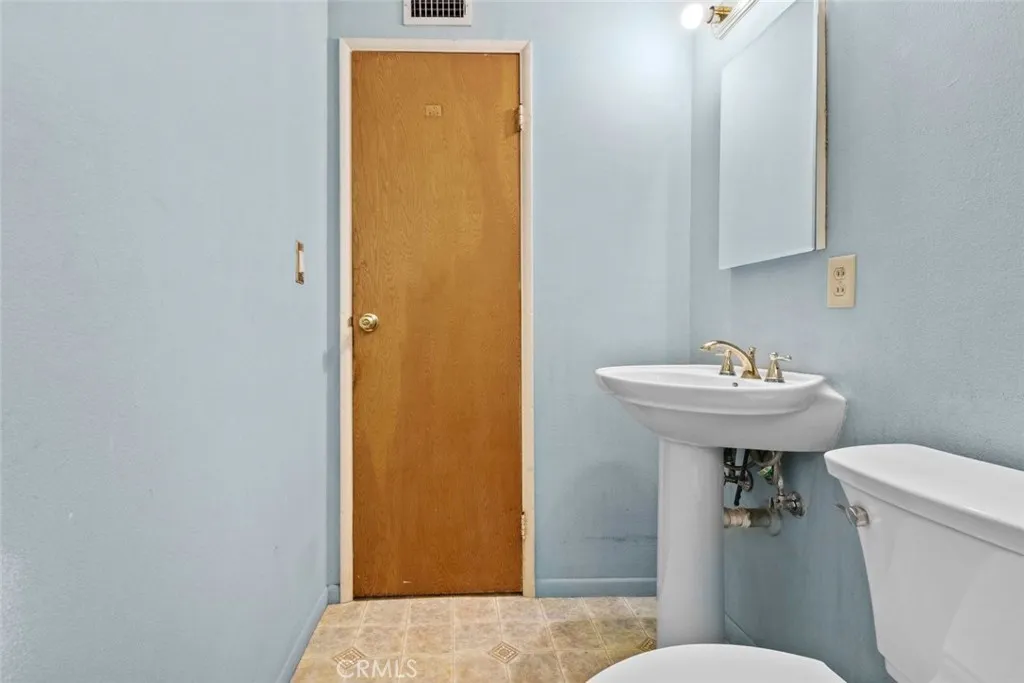 9825 Tujunga Canyon Place, Tujunga, California 91042 home-pic-27