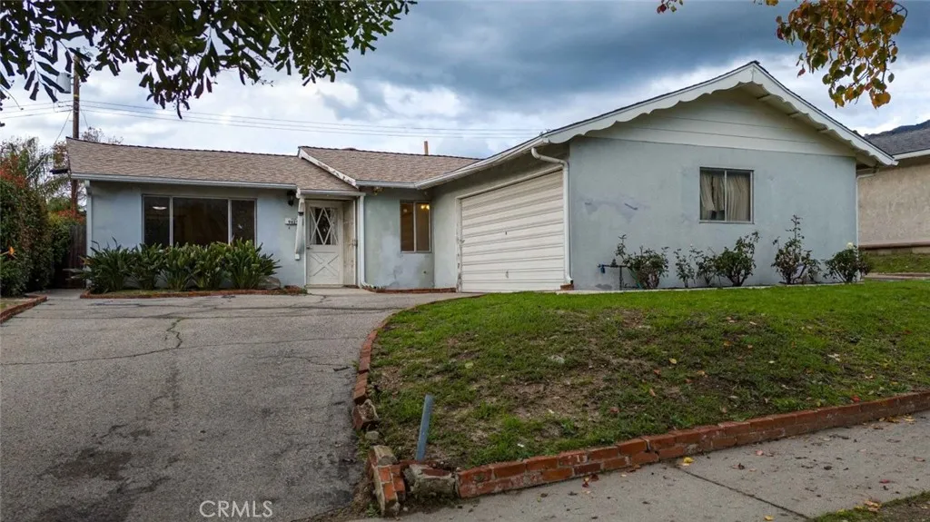9825 Tujunga Canyon Place, Tujunga, California 91042 home-pic-1