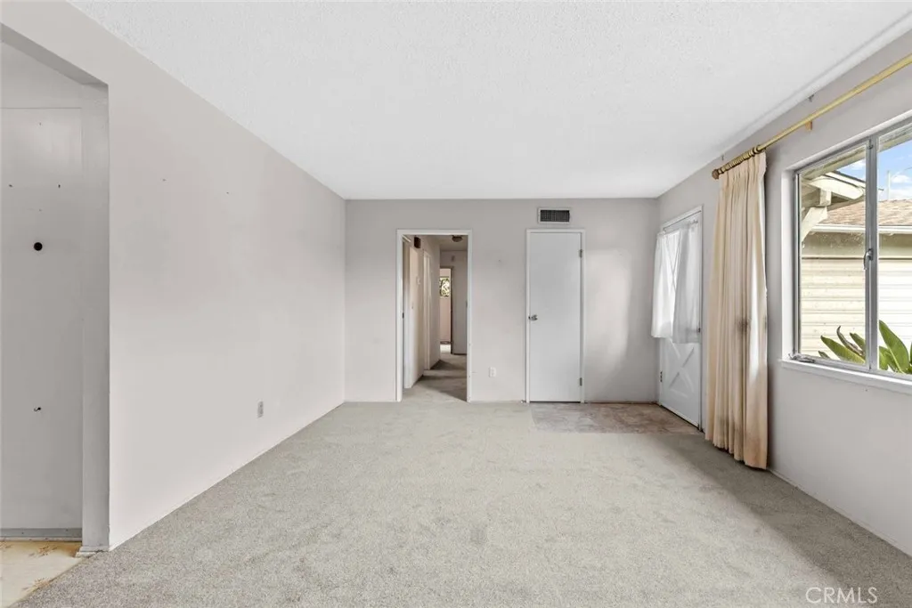 9825 Tujunga Canyon Place, Tujunga, California 91042 home-pic-8