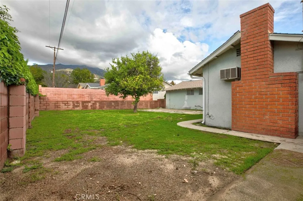 9825 Tujunga Canyon Place, Tujunga, California 91042 home-pic-34
