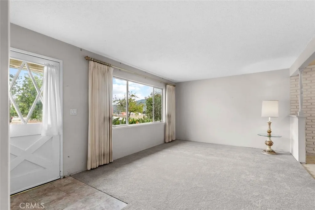 9825 Tujunga Canyon Place, Tujunga, California 91042 home-pic-10