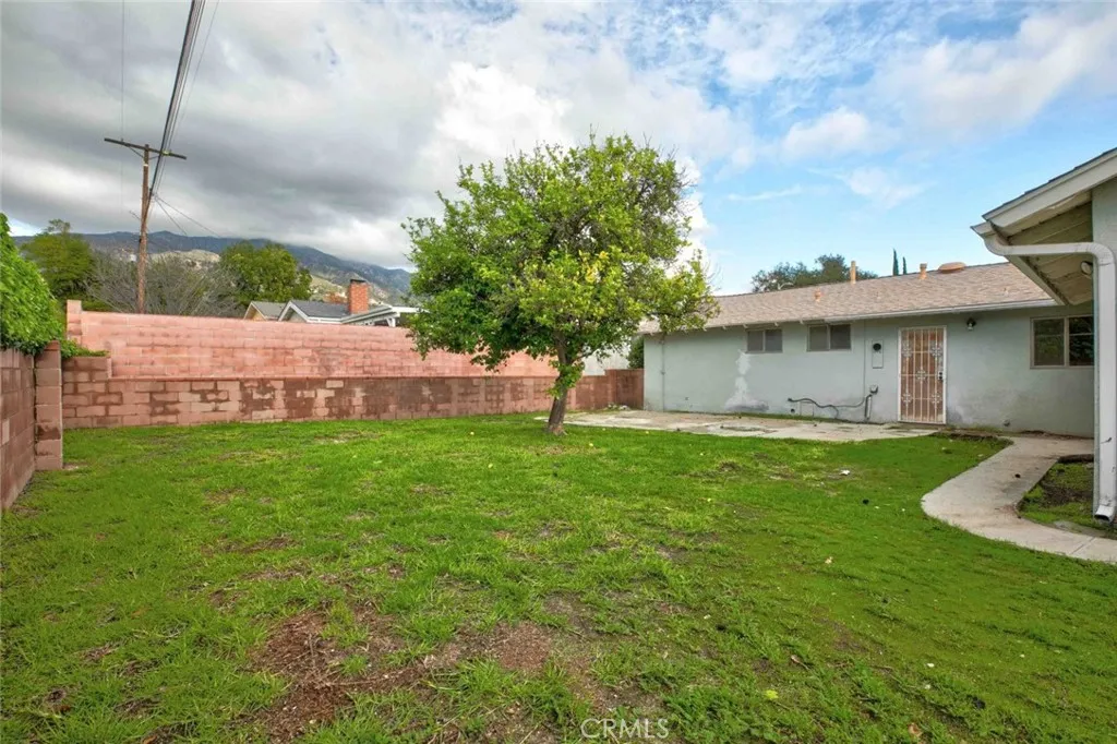 9825 Tujunga Canyon Place, Tujunga, California 91042 home-pic-6