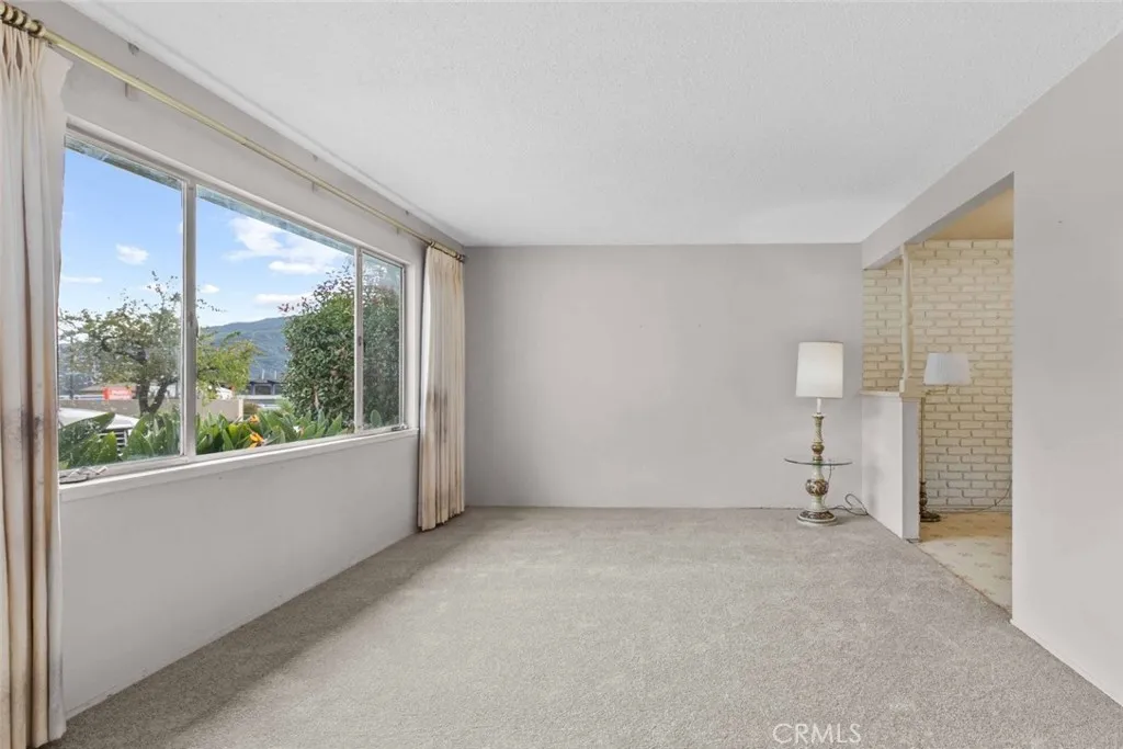 9825 Tujunga Canyon Place, Tujunga, California 91042 home-pic-9
