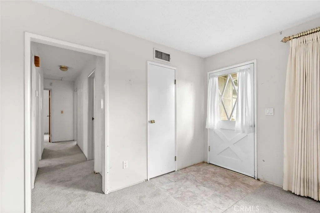 9825 Tujunga Canyon Place, Tujunga, California 91042 home-pic-23