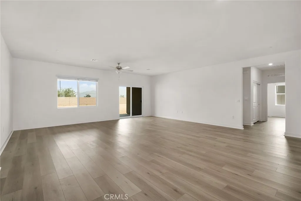 14891 Desert Lily Court, Apple Valley, California 92307 home-pic-4
