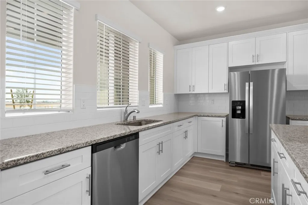14891 Desert Lily Court, Apple Valley, California 92307 home-pic-2