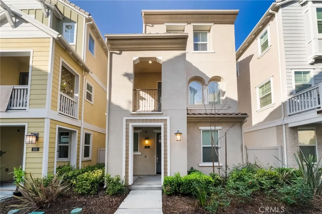 612 W Tribella Court, Santa Ana, California 92703 home-pic-1