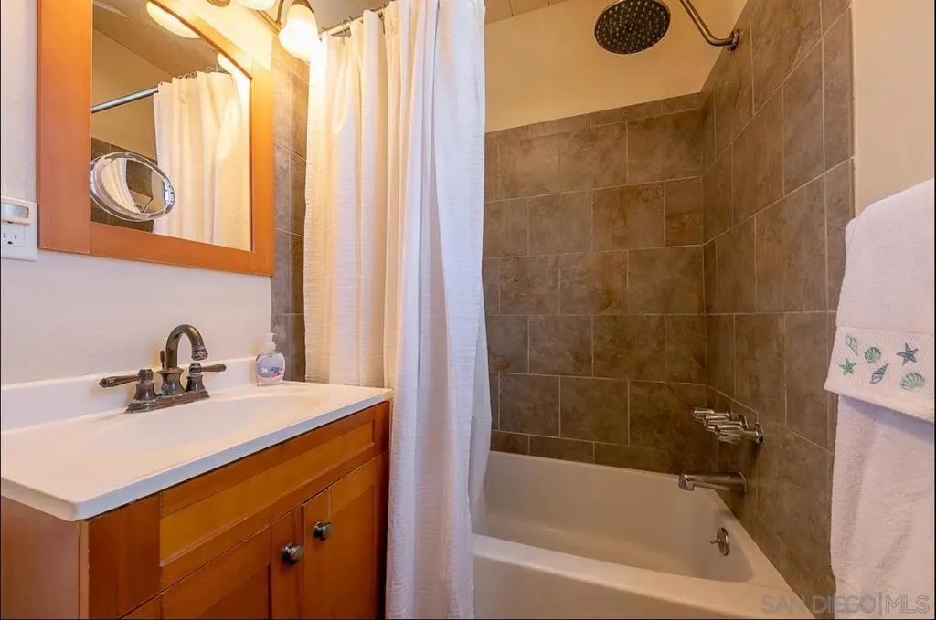 370 72 Nautilus St, La Jolla, California 92037 home-pic-32