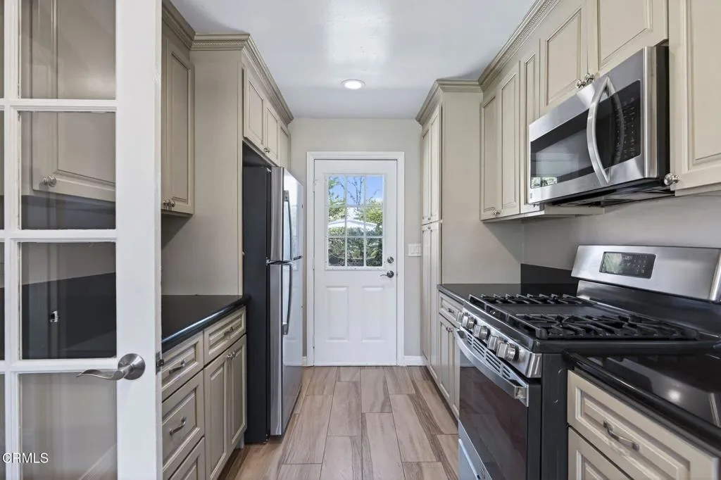 7500 Sale Avenue, Los Angeles, California 91307 home-pic-18