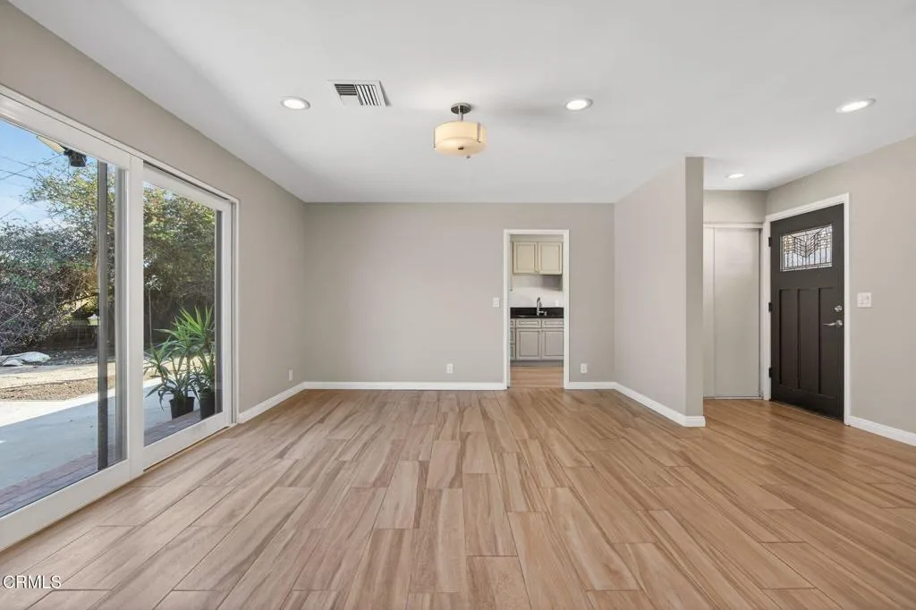 7500 Sale Avenue, Los Angeles, California 91307 home-pic-9