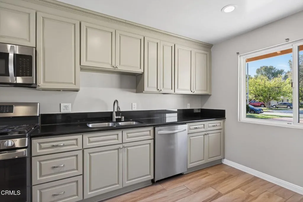 7500 Sale Avenue, Los Angeles, California 91307 home-pic-16