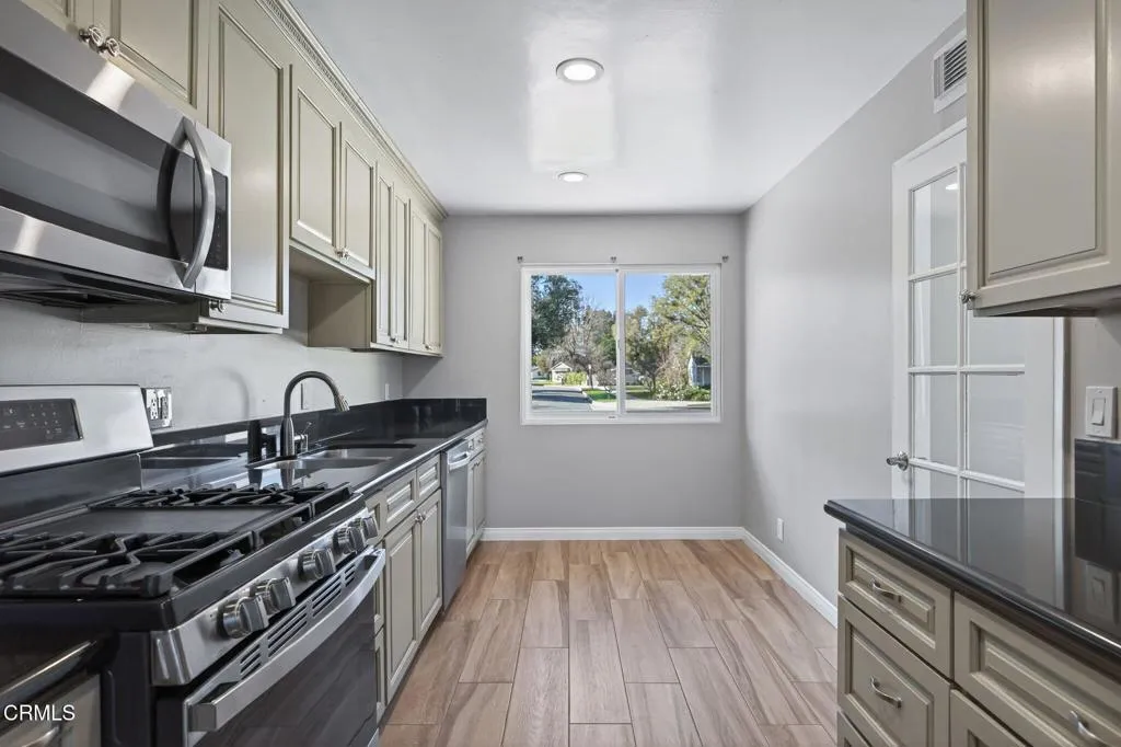 7500 Sale Avenue, Los Angeles, California 91307 home-pic-15