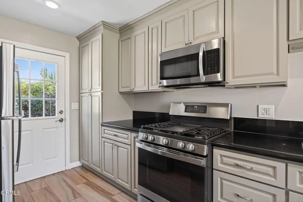 7500 Sale Avenue, Los Angeles, California 91307 home-pic-14