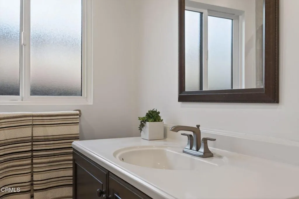 7500 Sale Avenue, Los Angeles, California 91307 home-pic-28