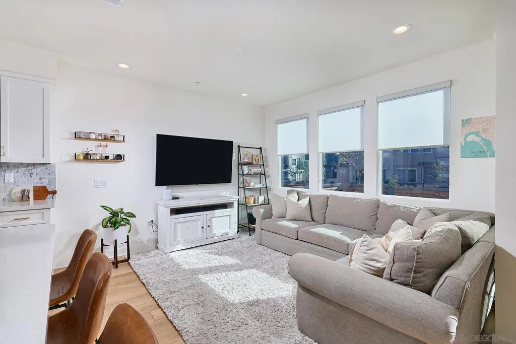 10992 Lotta Ct, San Diego, California 92126 home-pic-10