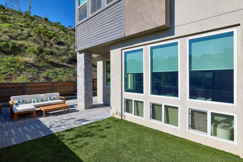 10992 Lotta Ct, San Diego, California 92126 home-pic-6