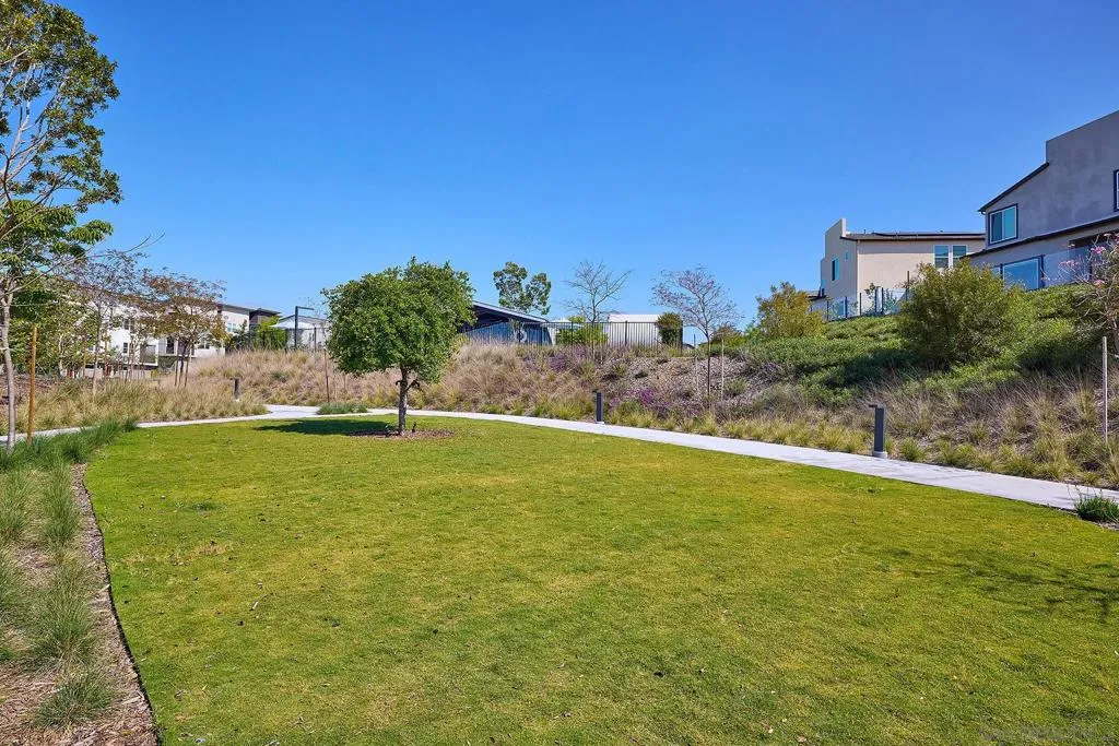 10992 Lotta Ct, San Diego, California 92126 home-pic-35
