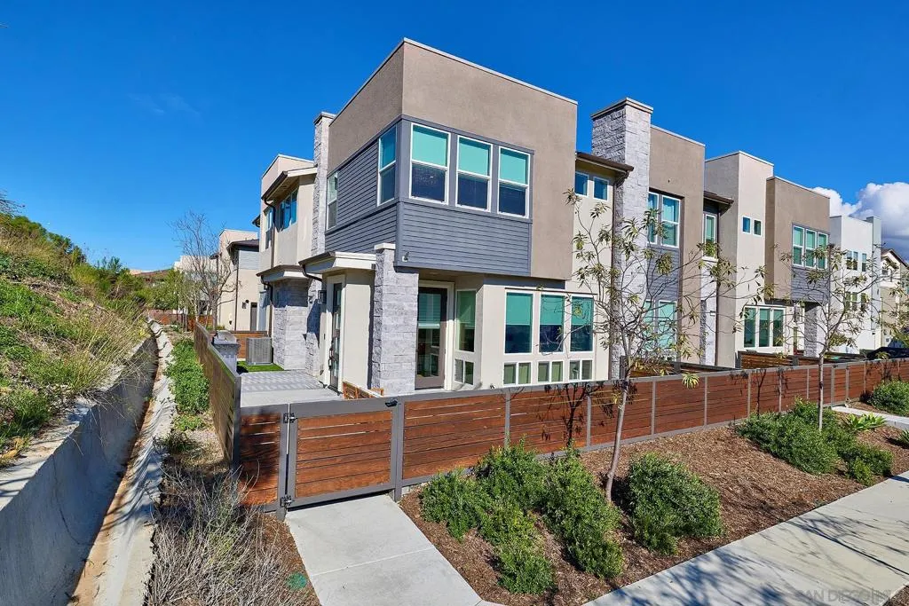 10992 Lotta Ct, San Diego, California 92126 home-pic-4