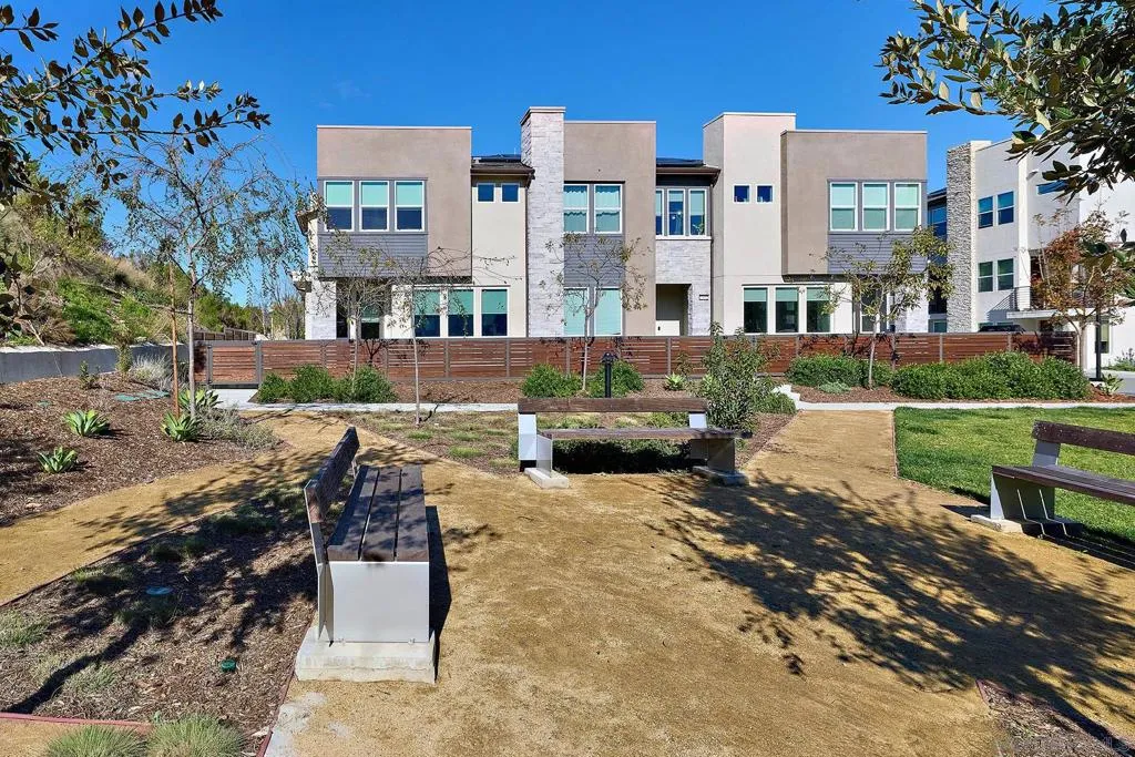 10992 Lotta Ct, San Diego, California 92126 home-pic-3