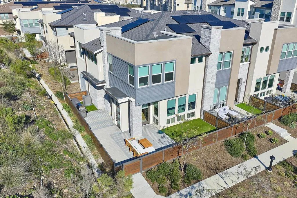 10992 Lotta Ct, San Diego, California 92126 home-pic-2