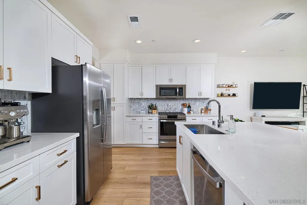 10992 Lotta Ct, San Diego, California 92126 home-pic-15