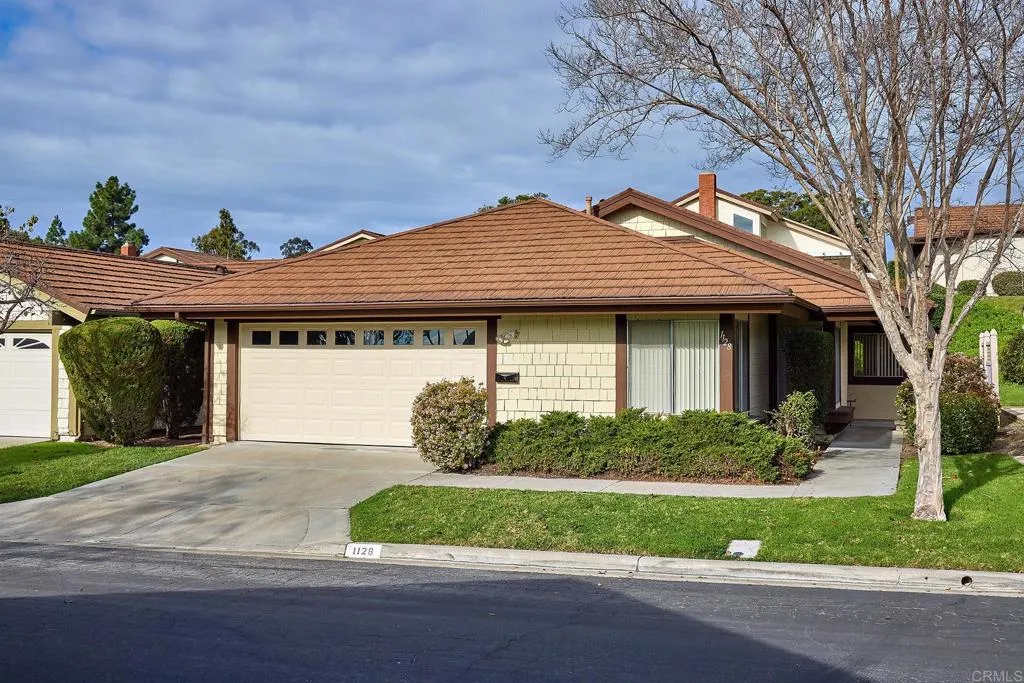 1128 Calle Del Baston, San Marcos, California 92078 home-pic-2